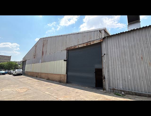 850M² WAREHOUSE TO LET IN EASTLEIGH